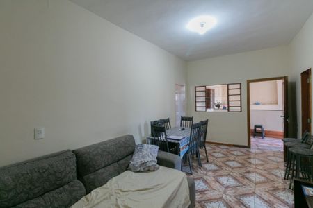 Casa à venda com 209m², 5 quartos e 2 vagas