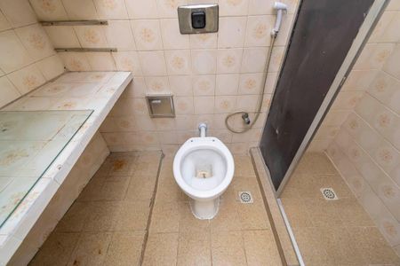 Apartamento à venda com 120m², 2 quartos e sem vaga Apartamento à venda com 120m², 2 quartos e sem vagaBanheiro de serviço