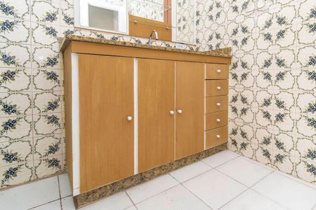 Apartamento à venda com 120m², 2 quartos e sem vaga Apartamento à venda com 120m², 2 quartos e sem vagaBanheiro