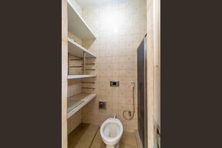 Apartamento à venda com 120m², 2 quartos e sem vaga Apartamento à venda com 120m², 2 quartos e sem vagaBanheiro de serviço