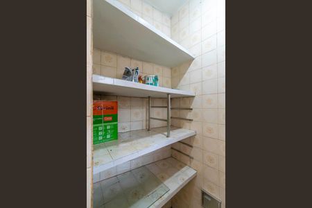 Apartamento à venda com 120m², 2 quartos e sem vaga Apartamento à venda com 120m², 2 quartos e sem vagaBanheiro de serviço