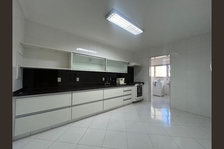Apartamento à venda com 220m², 3 quartos e 2 vagas Apartamento à venda com 220m², 3 quartos e 2 vagasFoto 01
