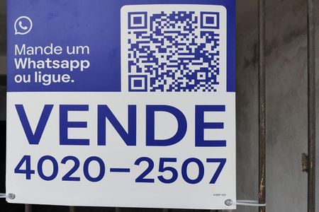 Casa à venda com 120m², 3 quartos e 4 vagas Casa à venda com 120m², 3 quartos e 4 vagasFachada