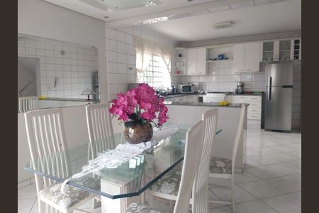 Foto 02 de casa à venda com 3 quartos, 319m² em Jardim Merci I, Jundiaí