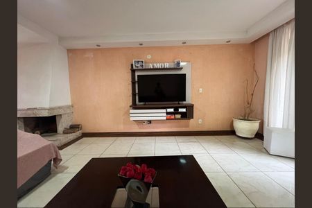 Casa à venda com 351m², 5 quartos e 6 vagas Casa à venda com 351m², 5 quartos e 6 vagasFoto 09