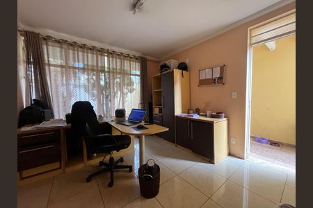 Casa à venda com 351m², 5 quartos e 6 vagas Casa à venda com 351m², 5 quartos e 6 vagasFoto 07