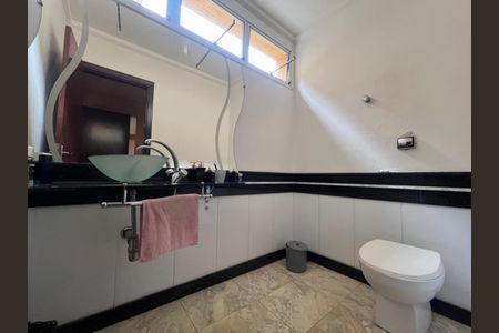 Casa à venda com 351m², 5 quartos e 6 vagas Casa à venda com 351m², 5 quartos e 6 vagasFoto 08