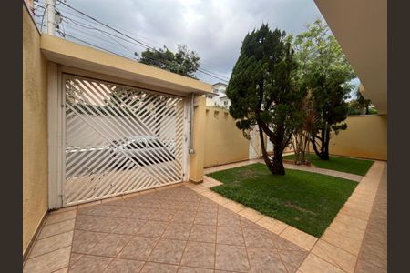 Casa à venda com 351m², 5 quartos e 6 vagas Casa à venda com 351m², 5 quartos e 6 vagasFoto 02