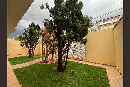Casa à venda com 351m², 5 quartos e 6 vagas Casa à venda com 351m², 5 quartos e 6 vagasFoto 03