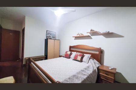 Casa à venda com 450m², 5 quartos e 2 vagas Casa à venda com 450m², 5 quartos e 2 vagasQuarto 2