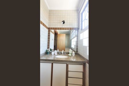 Casa à venda com 450m², 5 quartos e 2 vagas Casa à venda com 450m², 5 quartos e 2 vagasBanheiro Suite