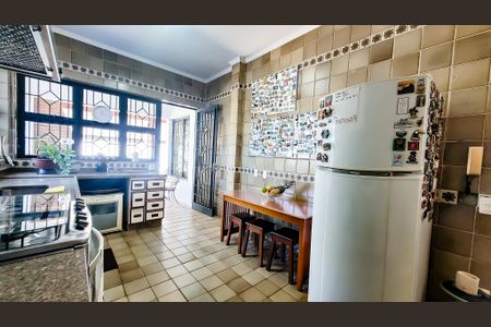 Casa à venda com 450m², 5 quartos e 2 vagas Casa à venda com 450m², 5 quartos e 2 vagasCozinha