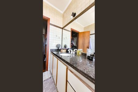 Casa à venda com 450m², 5 quartos e 2 vagas Casa à venda com 450m², 5 quartos e 2 vagasBanheiro Suite Master