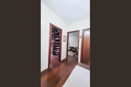 Casa à venda com 450m², 5 quartos e 2 vagas Casa à venda com 450m², 5 quartos e 2 vagasHall da Suite Master