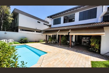 Casa à venda com 450m², 5 quartos e 2 vagas Casa à venda com 450m², 5 quartos e 2 vagasPiscina