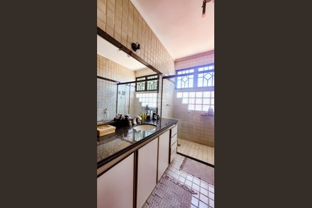 Casa à venda com 450m², 5 quartos e 2 vagas Casa à venda com 450m², 5 quartos e 2 vagasBanheiro Suite Master