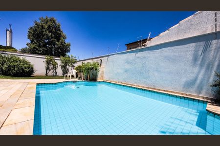Casa à venda com 450m², 5 quartos e 2 vagas Casa à venda com 450m², 5 quartos e 2 vagasPiscina