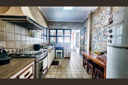 Casa à venda com 450m², 5 quartos e 2 vagas Casa à venda com 450m², 5 quartos e 2 vagasCozinha