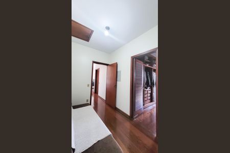 Casa à venda com 450m², 5 quartos e 2 vagas Casa à venda com 450m², 5 quartos e 2 vagasHall da Suite Master