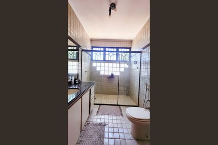 Casa à venda com 450m², 5 quartos e 2 vagas Casa à venda com 450m², 5 quartos e 2 vagasBanheiro Suite Master