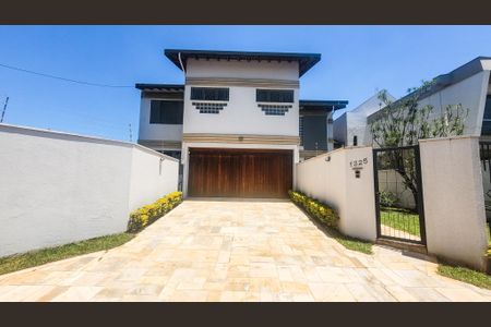 Casa à venda com 450m², 5 quartos e 2 vagas Casa à venda com 450m², 5 quartos e 2 vagasFachada