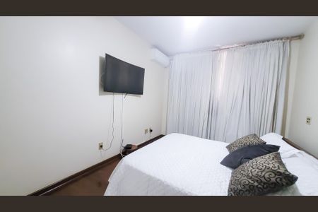 Casa à venda com 450m², 5 quartos e 2 vagas Casa à venda com 450m², 5 quartos e 2 vagasSuite Master