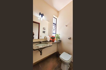 Casa à venda com 450m², 5 quartos e 2 vagas Casa à venda com 450m², 5 quartos e 2 vagasLavabo