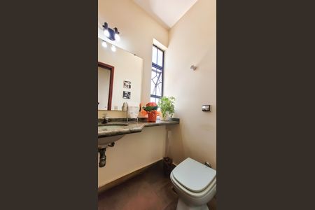 Casa à venda com 450m², 5 quartos e 2 vagas Casa à venda com 450m², 5 quartos e 2 vagasLavabo