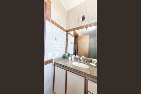 Casa à venda com 450m², 5 quartos e 2 vagas Casa à venda com 450m², 5 quartos e 2 vagasBanheiro Suite