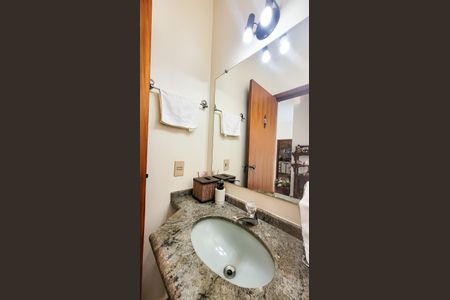 Casa à venda com 450m², 5 quartos e 2 vagas Casa à venda com 450m², 5 quartos e 2 vagasLavabo