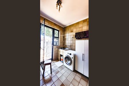 Casa à venda com 450m², 5 quartos e 2 vagas Casa à venda com 450m², 5 quartos e 2 vagasLavanderia