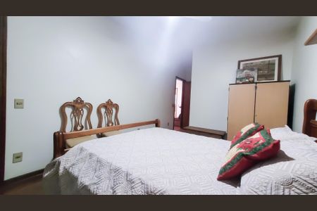 Casa à venda com 450m², 5 quartos e 2 vagas Casa à venda com 450m², 5 quartos e 2 vagasQuarto 2