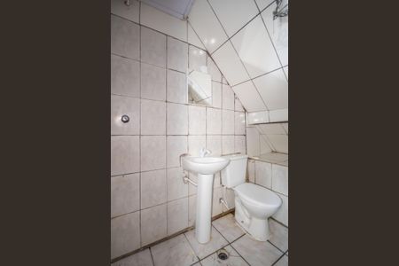 Banheiro de casa para alugar com 1 quarto, 30m² em Vila Yolanda, Osasco