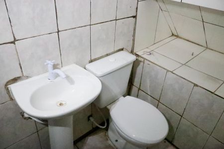 Banheiro de casa para alugar com 1 quarto, 30m² em Vila Yolanda, Osasco