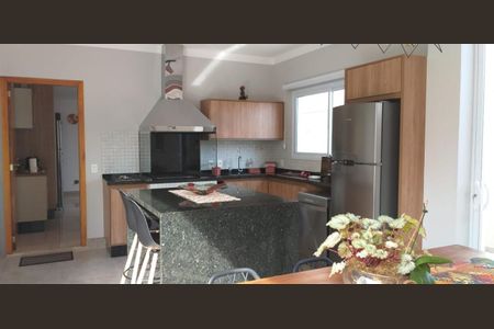 Casa à venda com 301m², 3 quartos e 2 vagas Casa à venda com 301m², 3 quartos e 2 vagasFoto 06