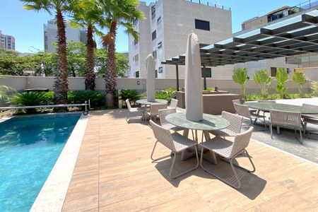 Apartamento à venda com 150m², 4 quartos e 4 vagas Apartamento à venda com 150m², 4 quartos e 4 vagasÁrea comum - Piscina