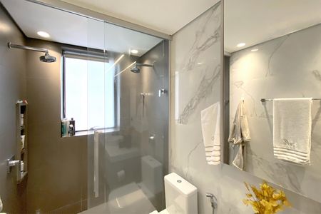 Apartamento à venda com 150m², 4 quartos e 4 vagas Apartamento à venda com 150m², 4 quartos e 4 vagasBanheiro da Suíte 1