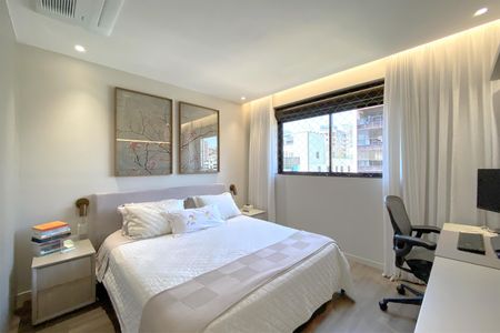 Apartamento à venda com 150m², 4 quartos e 4 vagas Apartamento à venda com 150m², 4 quartos e 4 vagasSuite 1