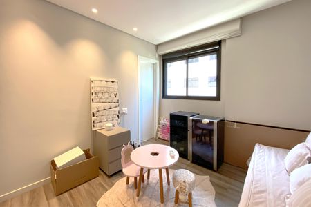 Apartamento à venda com 150m², 4 quartos e 4 vagas Apartamento à venda com 150m², 4 quartos e 4 vagasSuite 2