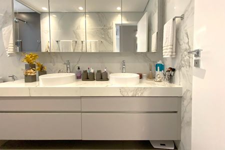 Apartamento à venda com 150m², 4 quartos e 4 vagas Apartamento à venda com 150m², 4 quartos e 4 vagasBanheiro da Suíte 1