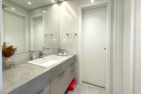 Apartamento à venda com 150m², 4 quartos e 4 vagas Apartamento à venda com 150m², 4 quartos e 4 vagasBanheiro das Semi suites