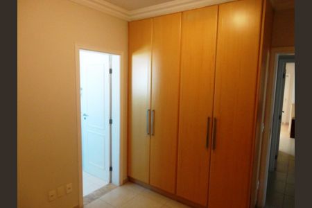 Casa de condomínio à venda com 410m², 4 quartos e 6 vagas Casa de condomínio à venda com 410m², 4 quartos e 6 vagasFoto 52