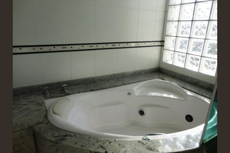 Casa de condomínio à venda com 410m², 4 quartos e 6 vagas Casa de condomínio à venda com 410m², 4 quartos e 6 vagasFoto 47