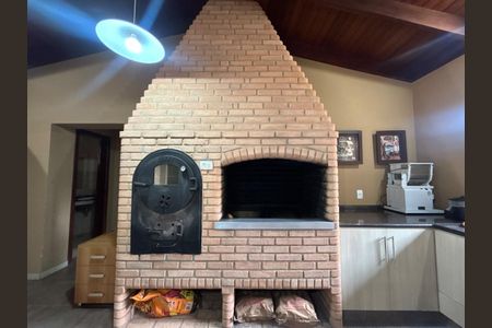 Casa de condomínio à venda com 597m², 4 quartos e 8 vagasFoto 01