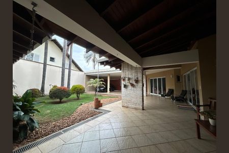 Casa de condomínio à venda com 597m², 4 quartos e 8 vagasFoto 01