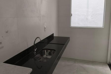 Casa à venda com 2 quartos, 112m² em Planalto, Belo Horizonte