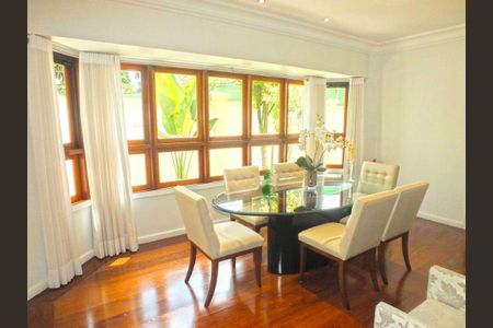 Casa à venda com 5 quartos, 478m² em Chácara Monte Alegre, São Paulo