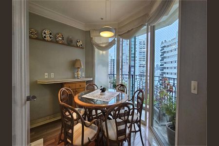 Apartamento à venda com 237m², 4 quartos e 5 vagas