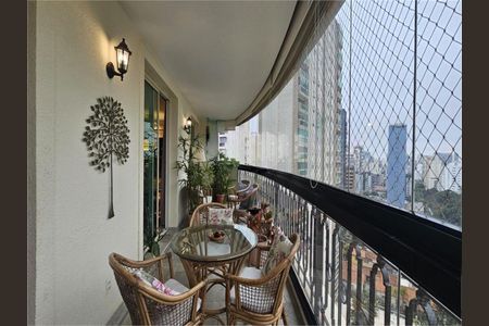 Apartamento à venda com 237m², 4 quartos e 5 vagas