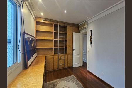 Apartamento à venda com 237m², 4 quartos e 5 vagas